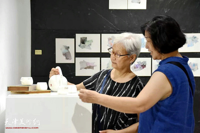 以多元敘述的視角展開(kāi)&ldquo;王愛(ài)君:一卷山&rdquo;煙臺(tái)美術(shù)博物館個(gè)展